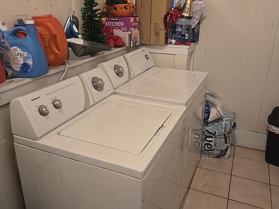 4th image of 59 Riverdale St #4