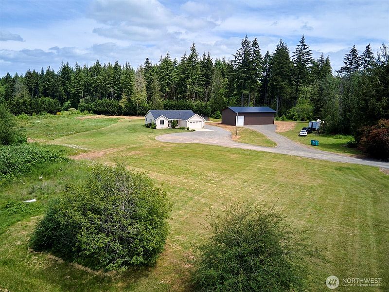 3rd image of 560 Park Road