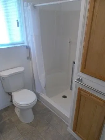 382 SE 5th St — Photo 7