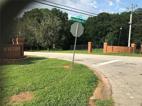 3rd image of 275 Wisteria Blvd