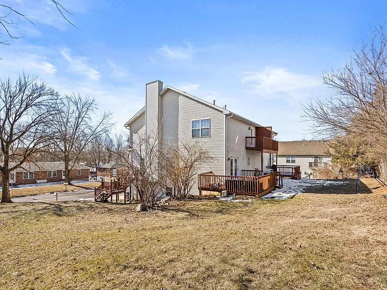 2109-2111 Primrose Dr — Photo 8