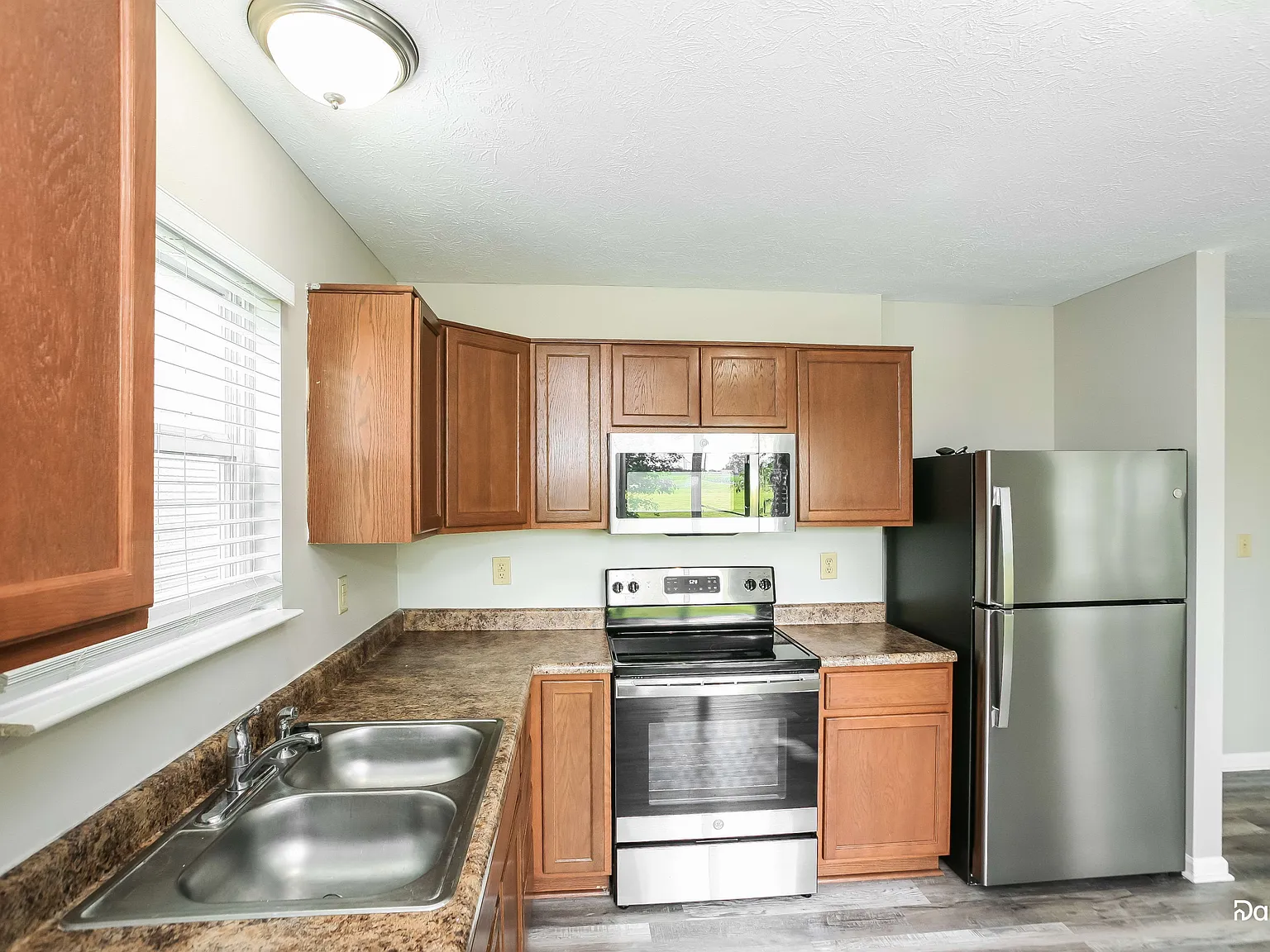 3 bed, 2.5 bath, 2226 sqft, $2,110 — Photo 4