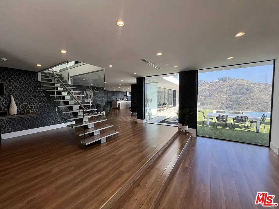 4 bed, 5.5 bath, 5101 sqft, $39,500 — Photo 3