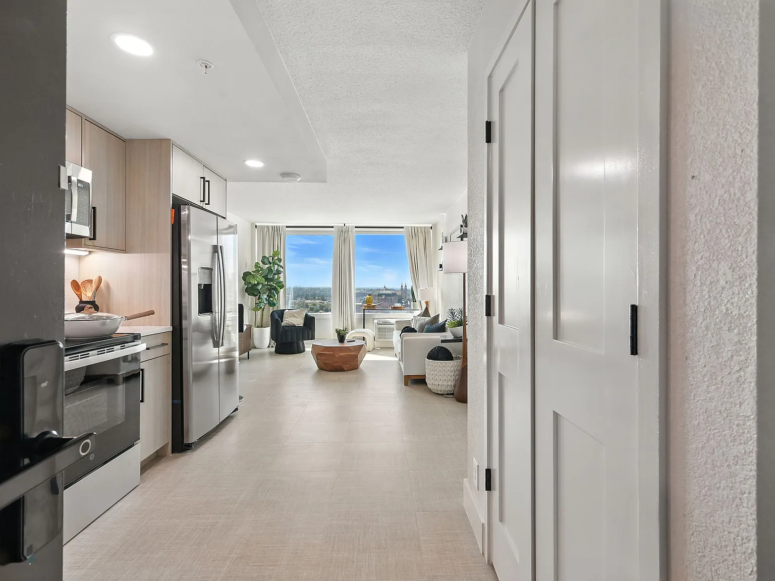 West 7th Apartments — Photo 4