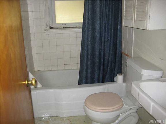 5th image of 180 Hinman Ave