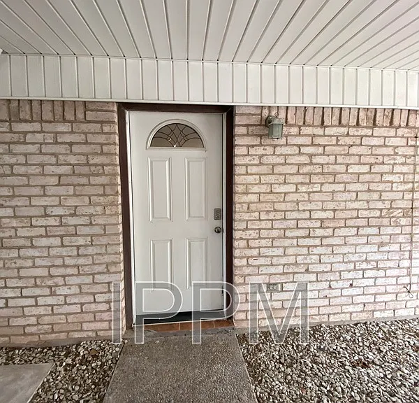 1500 Palm Valley Dr #12 — Photo 2