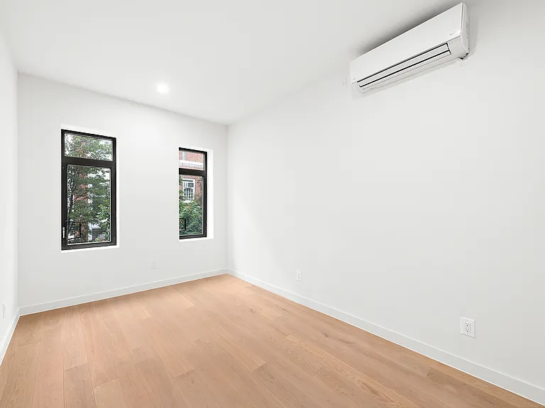 48-50 41st St #3A — Photo 3