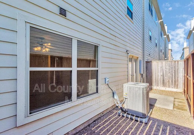 3627 Main Plaza Dr — Photo 31