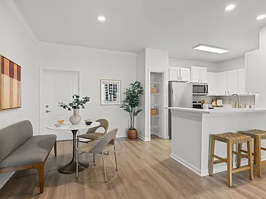 525 Avalon Park