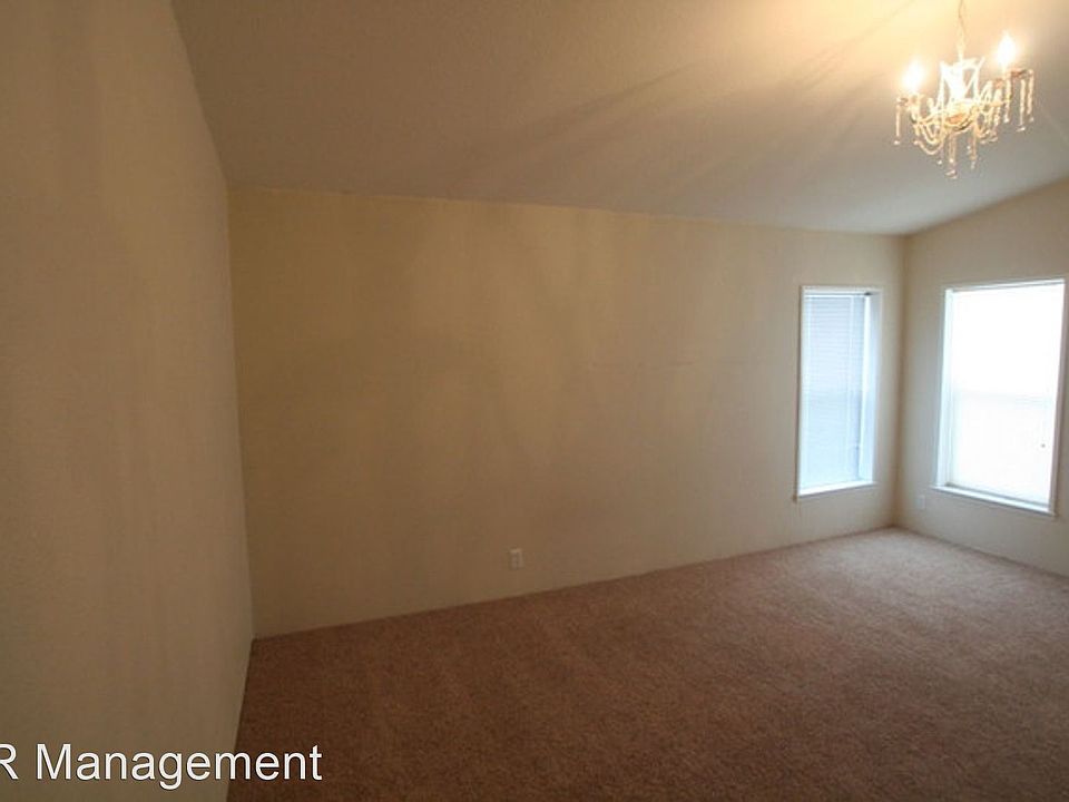 2nd image of 2704 Olivine St