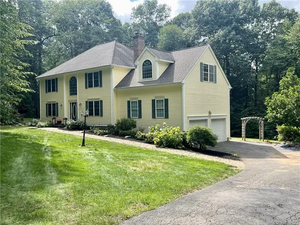 35 Narragansett Trail, Newtown, CT 06482
