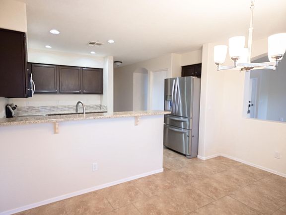 5th image of 947 E Windsor Dr
