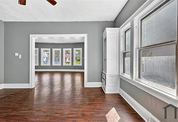 4th image of 11515 Whitmore Ave #1