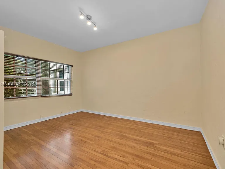 46 Montilla Ave #46 — Photo 49