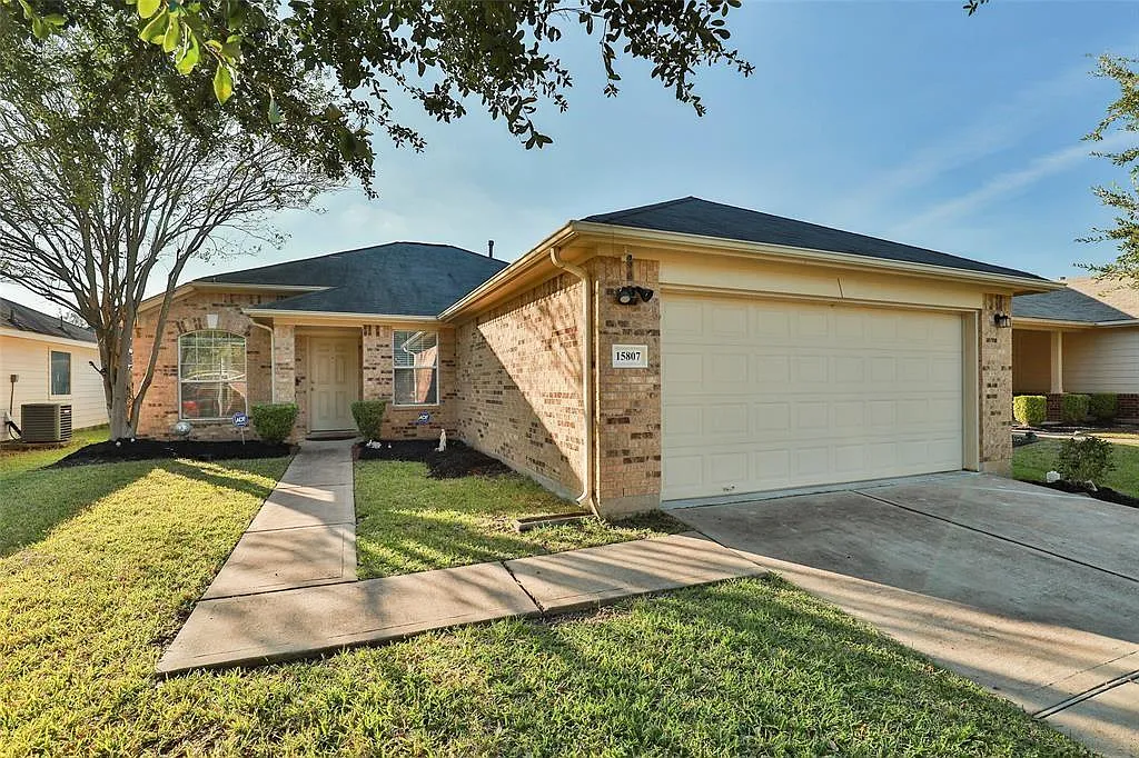 Building Photo - 15807 Sarasam Creek Ct