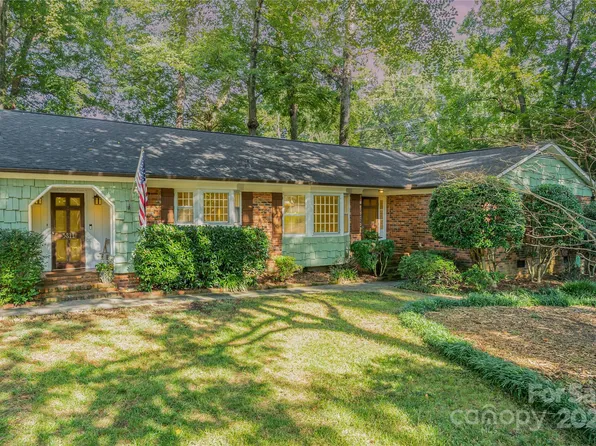 5811 Doncaster Dr, Charlotte, NC 28211