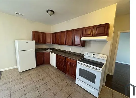 79-83 Tillinghast St #3B — Photo 1