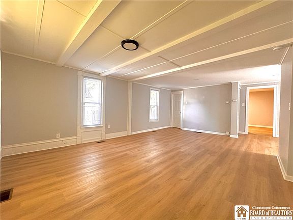 4th image of 9 Tew St