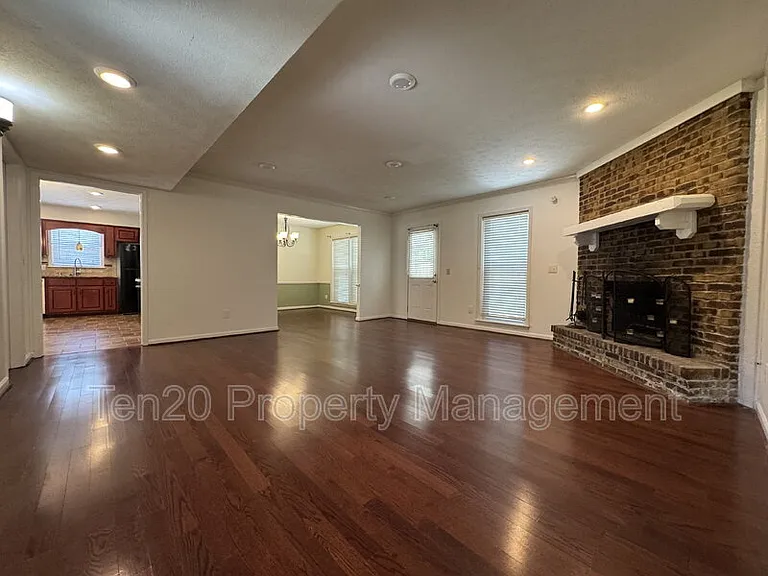 6446 Gloucester Ct — Photo 13
