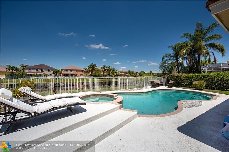 1st image of 1612 Blue Jay Cir