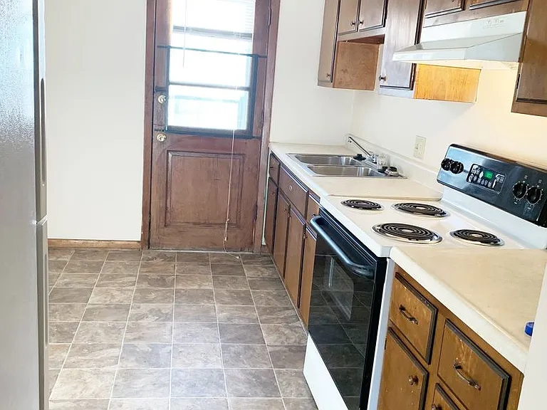 Keystone Court Apartments - Benson — Photo 7