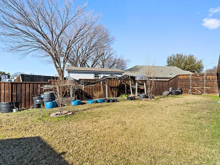 107 Loda Ct — Photo 37