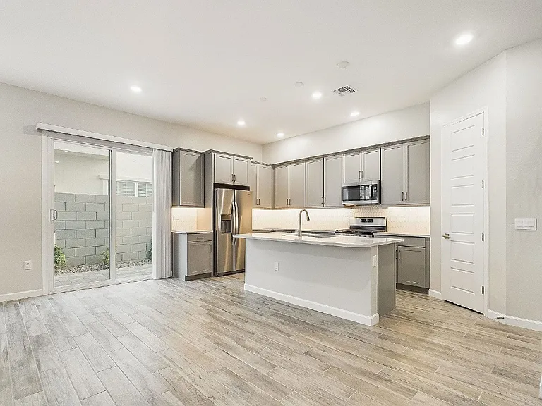 5023 E Gallop Way — Photo 4
