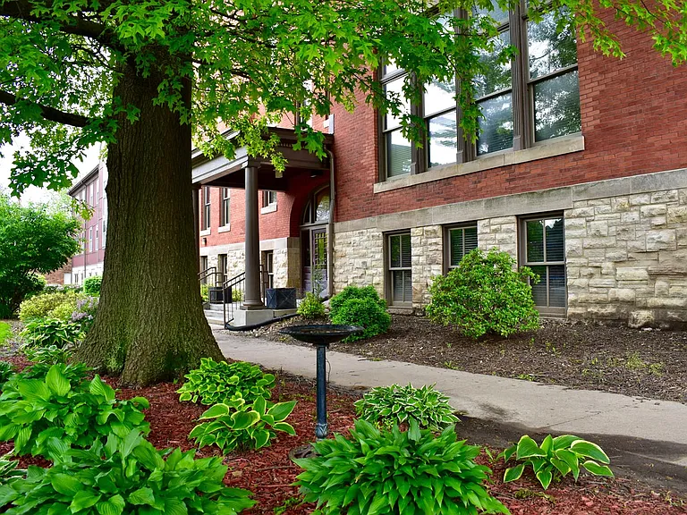 Jackson Renaissance Apartments — Photo 8