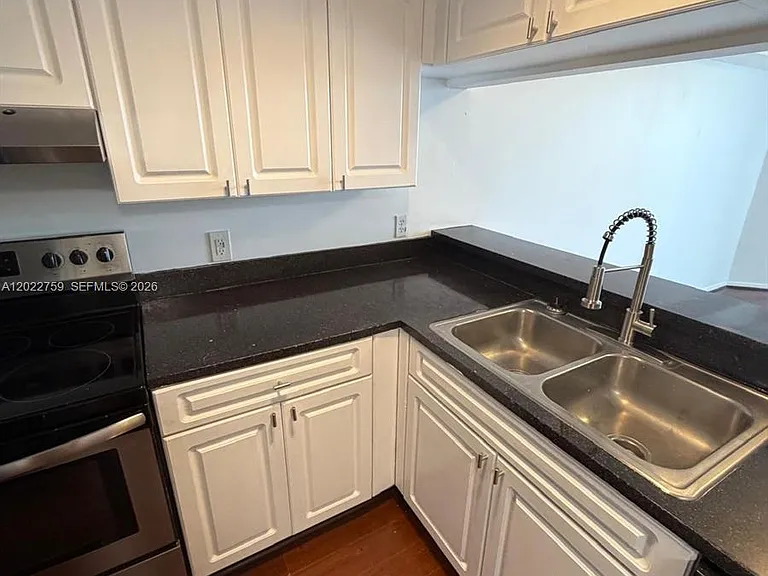 102 SW 6th Ave #305 — Photo 5