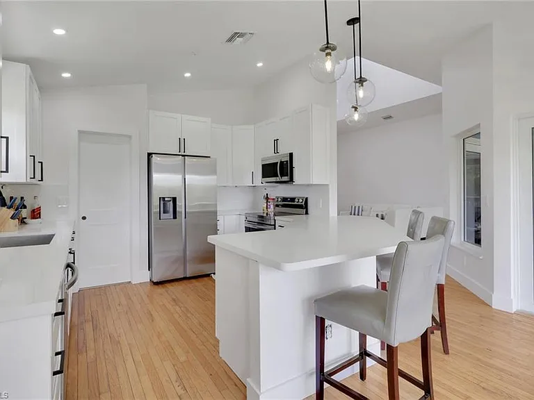 880 18th St NE — Photo 9