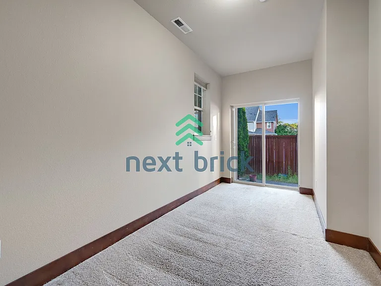 3813 NE 3rd Pl — Photo 17