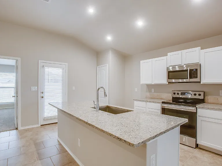14204 Vernon Ave — Photo 12