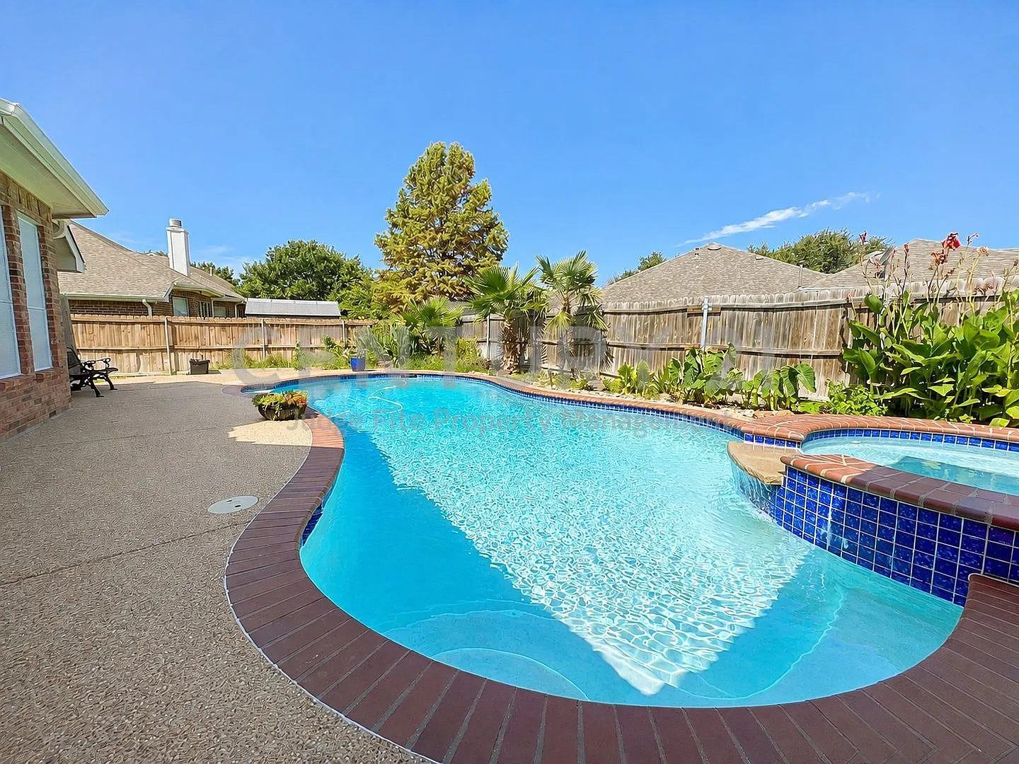 Delightful 4/2/2 with Refreshing In-Ground Pool in Weatherford For Rent! — Photo 2