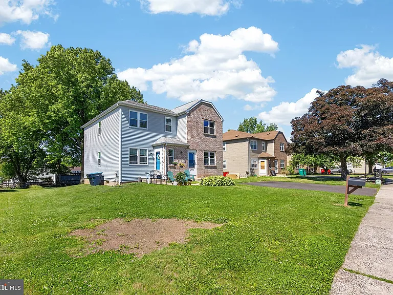 299 Florence Dr — Photo 28
