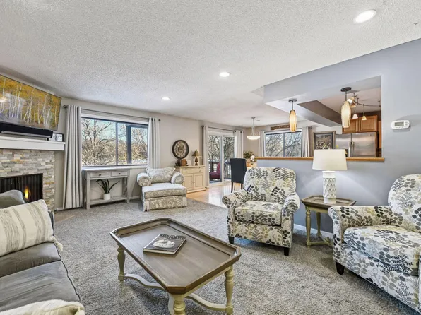 14334 Fairway Dr, Eden Prairie, MN 55344