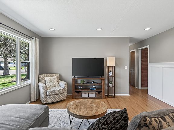5th image of 8017 66th Ave N