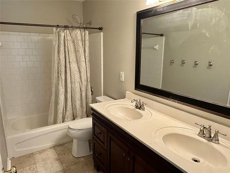 230 Albrighton Ct — Photo 20