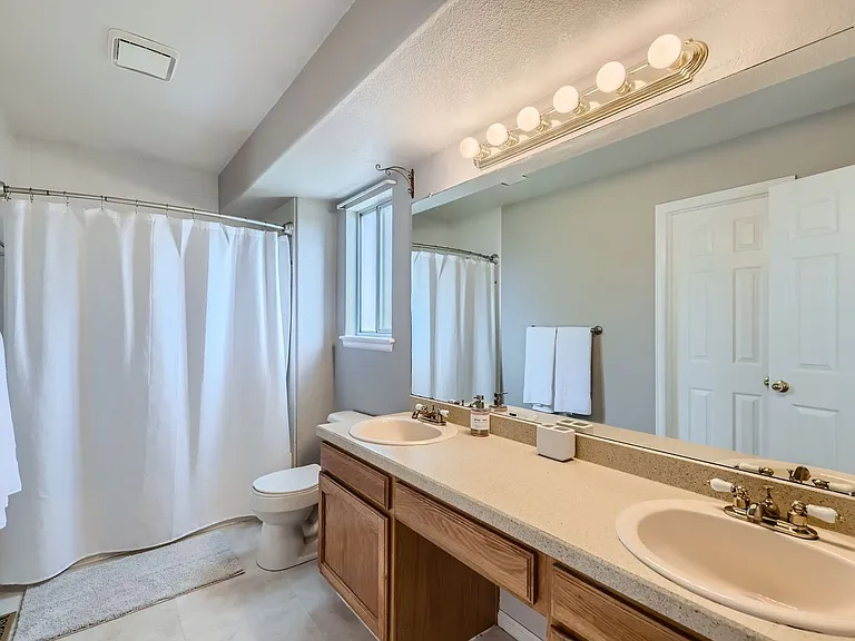 284 Dover Ct — Photo 14