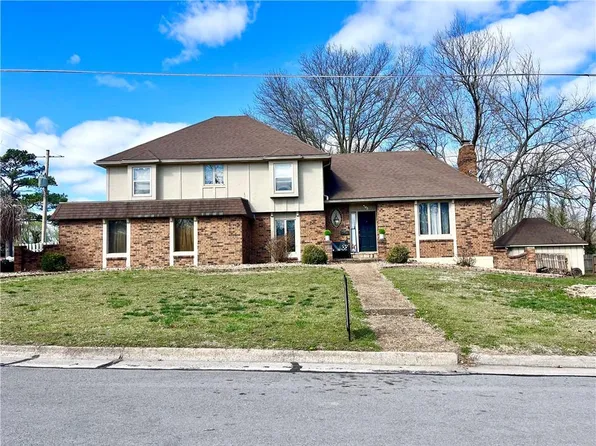 405 N Perkins St, Nevada, MO 64772