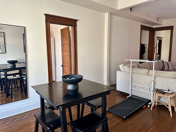 5th image of 905 W Dakin St Unit 2