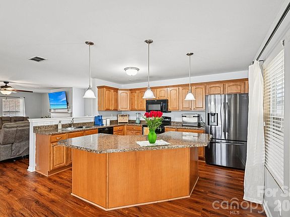 3rd image of 104 Emily Crest Ln