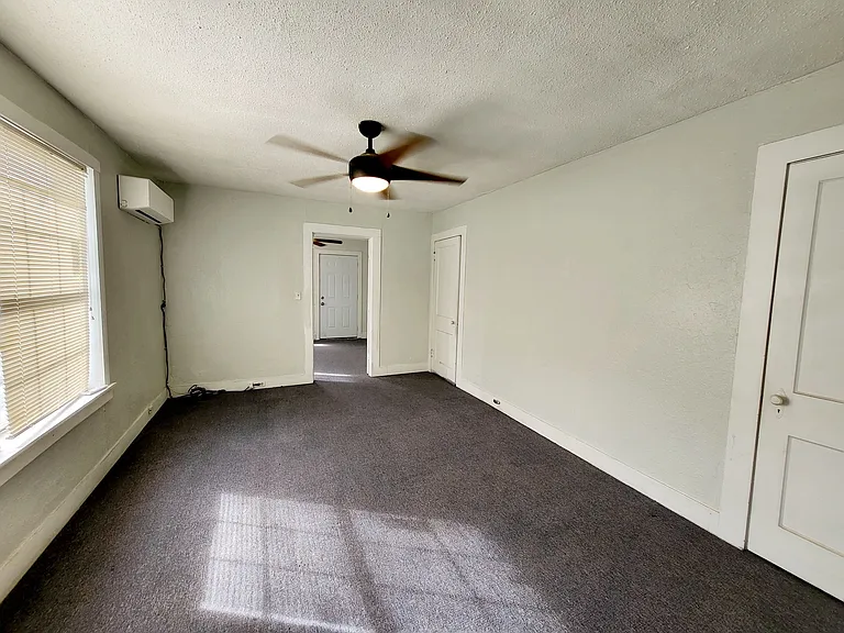 1007 S Main St #A — Photo 11