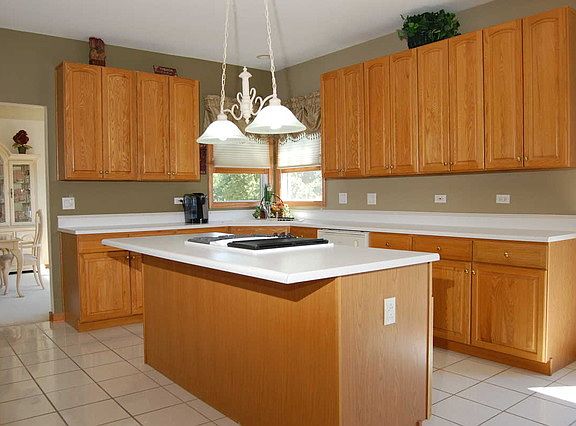4th image of 1450 Della Dr