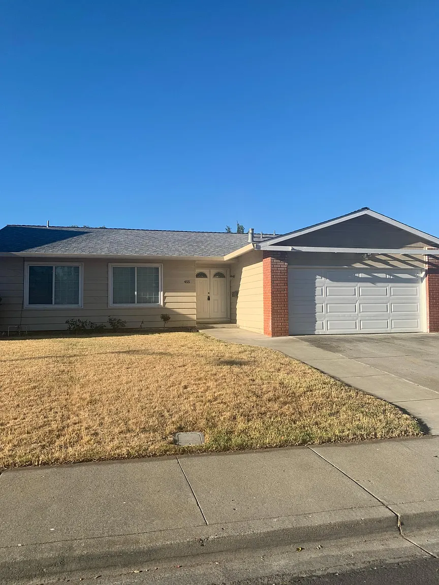 455 Alameda Dr photo 1