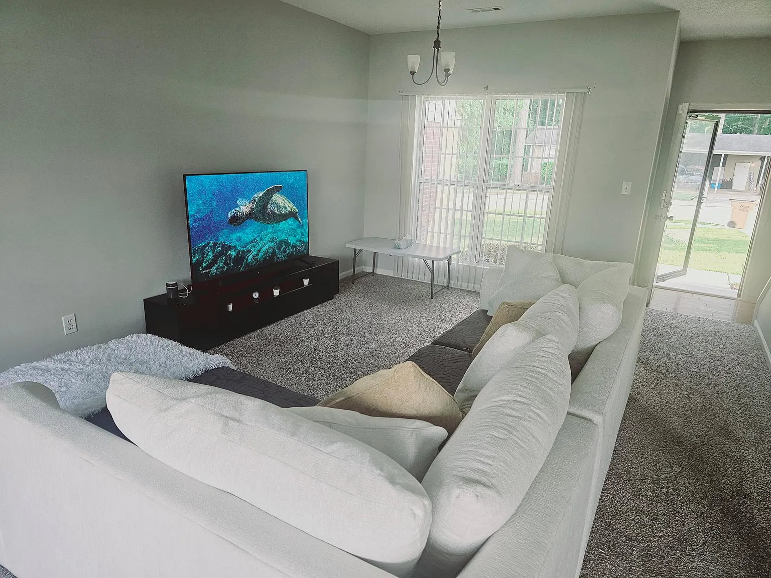 3 bed, 2.5 bath, 1524 sqft, $1,950 — Photo 3