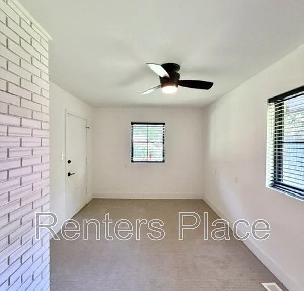 2616 E 58th St S — Photo 15