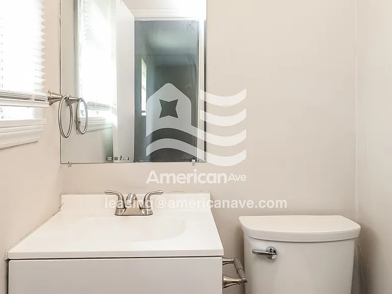 590698_008_main_bathroom_9.jpg
