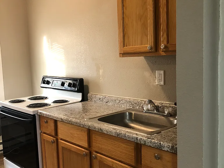 702 S Duluth Ave #3 — Photo 1
