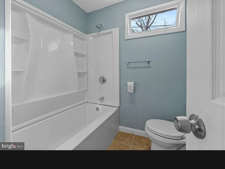 565 Lamberton St #2 — Photo 8