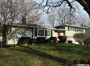 51 Oak Manor Ln, Pittsford, NY 14534